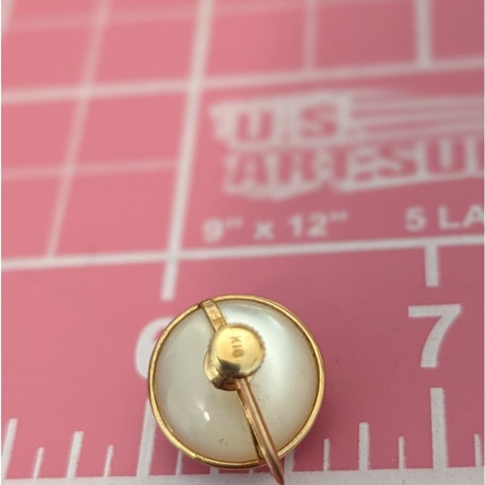 Vintage 18k Yellow Gold 15mm Mabe Pearl Screw Back Timeless Earrings - Picture 6 of 8